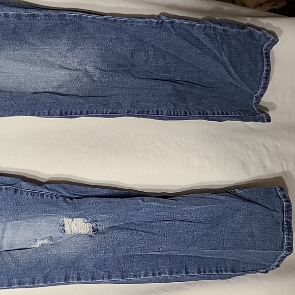R1893 Medium Wash Distressed Jeans - Picture 2 of 7